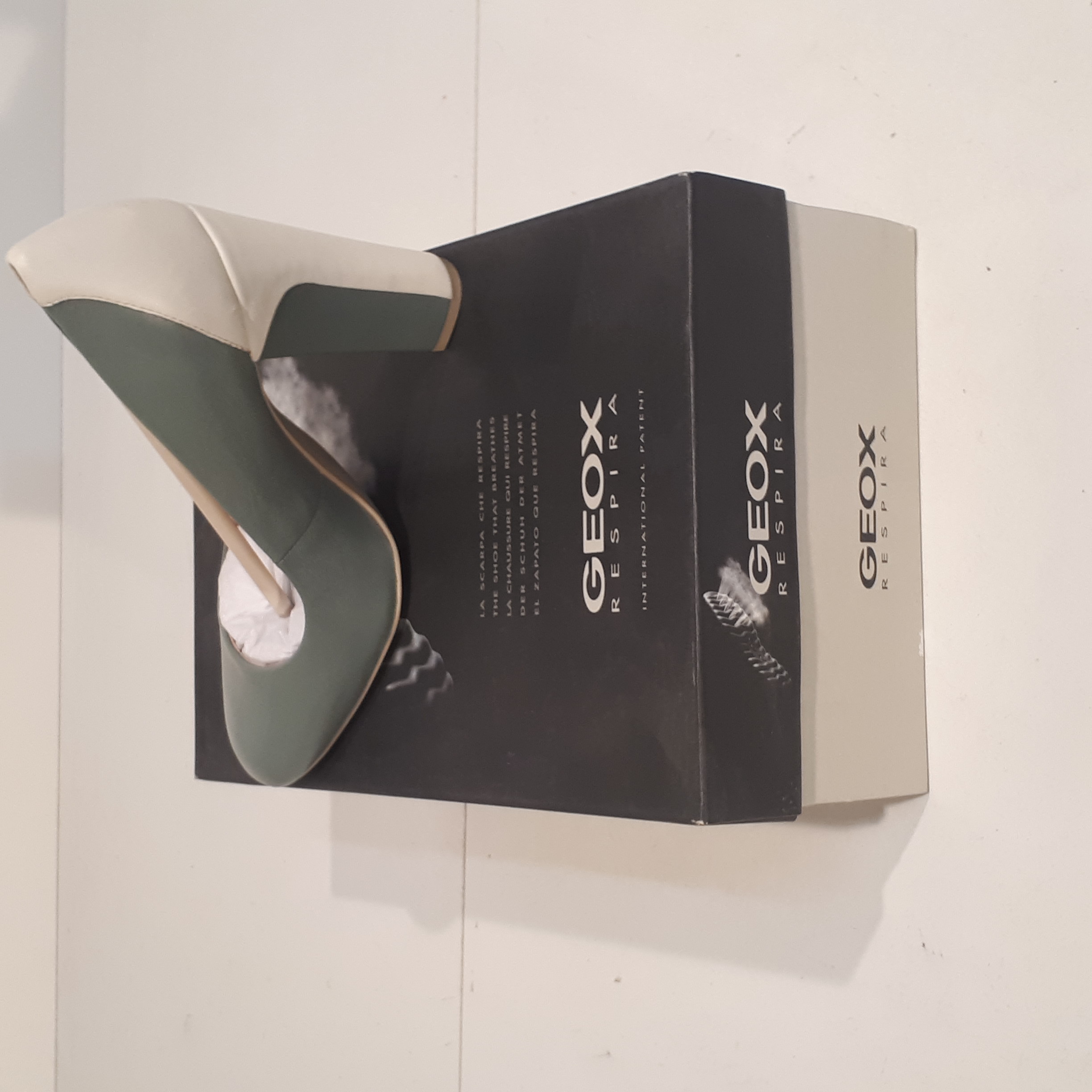 Chaussures à talon en cuir Geox Respira, Modèle Symphonia High A-Nappa, bicolores bleu lac et blanc cassé, T. 37 Comme neuf -  reconditionné disponible sur Label Emmaüs
